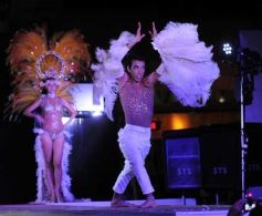 Foto de la galería: En el tradicional desfile "Posadas está de moda" el diseñador Ángel Olivera presentó las nuevas tendencias