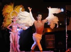 Foto de la galería: En el tradicional desfile "Posadas está de moda" el diseñador Ángel Olivera presentó las nuevas tendencias