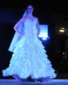 Foto de la galería: En el tradicional desfile "Posadas está de moda" el diseñador Ángel Olivera presentó las nuevas tendencias