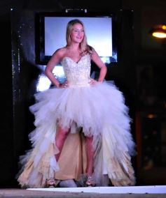 Foto de la galería: En el tradicional desfile "Posadas está de moda" el diseñador Ángel Olivera presentó las nuevas tendencias