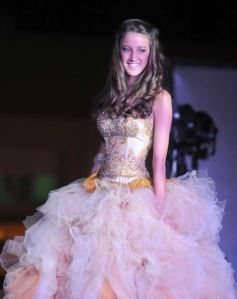 Foto de la galería: En el tradicional desfile "Posadas está de moda" el diseñador Ángel Olivera presentó las nuevas tendencias