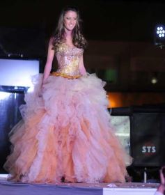 Foto de la galería: En el tradicional desfile "Posadas está de moda" el diseñador Ángel Olivera presentó las nuevas tendencias