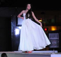 Foto de la galería: En el tradicional desfile "Posadas está de moda" el diseñador Ángel Olivera presentó las nuevas tendencias