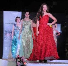Foto de la galería: En el tradicional desfile "Posadas está de moda" el diseñador Ángel Olivera presentó las nuevas tendencias
