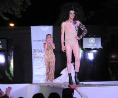 Foto de la galería: En el tradicional desfile "Posadas está de moda" el diseñador Ángel Olivera presentó las nuevas tendencias