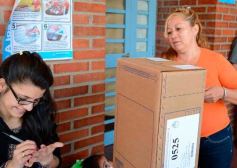 Sixto Fotografías. Sociedad. Elecciones - La jornada cívica de los posadeños