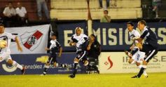 Foto de la galería: Guaraní Antonio Franco 1 - Juventud Antoniana de Salta 0