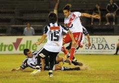 Foto de la galería: Debut y despedida para Guaraní en la Copa Argentina