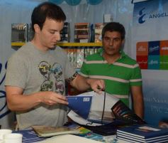 Foto de la galería: Gran feria de ventas para libreros en el negocio mayorista Efrén López