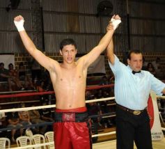 Foto de la galería: Guillermo “La Joya” Andino ganó por puntos ante el formoseño Rubén Gavilán