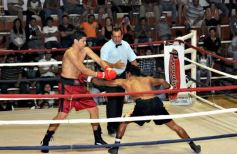 Foto de la galería: Guillermo “La Joya” Andino ganó por puntos ante el formoseño Rubén Gavilán