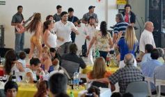 Foto de la galería: Ricky Maravilla brindó un show en Menor Hermanos SA