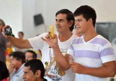 Foto de la galería: Ricky Maravilla brindó un show en Menor Hermanos SA