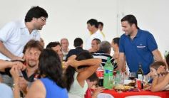 Foto de la galería: Ricky Maravilla brindó un show en Menor Hermanos SA