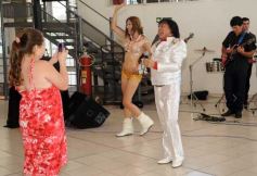 Foto de la galería: Ricky Maravilla brindó un show en Menor Hermanos SA