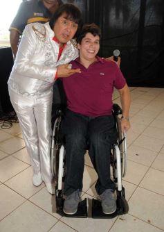 Foto de la galería: Ricky Maravilla brindó un show en Menor Hermanos SA