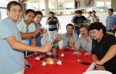 Foto de la galería: Ricky Maravilla brindó un show en Menor Hermanos SA