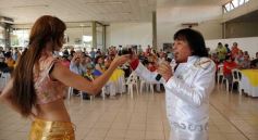 Foto de la galería: Ricky Maravilla brindó un show en Menor Hermanos SA