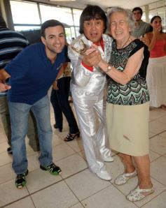 Foto de la galería: Ricky Maravilla brindó un show en Menor Hermanos SA