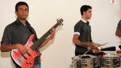 Foto de la galería: Ricky Maravilla brindó un show en Menor Hermanos SA