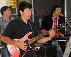 Foto de la galería: Ricky Maravilla brindó un show en Menor Hermanos SA