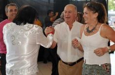 Foto de la galería: Ricky Maravilla brindó un show en Menor Hermanos SA