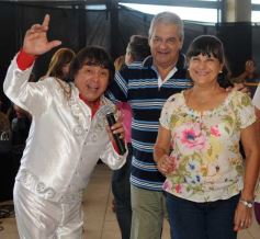 Foto de la galería: Ricky Maravilla brindó un show en Menor Hermanos SA