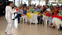 Foto de la galería: Ricky Maravilla brindó un show en Menor Hermanos SA