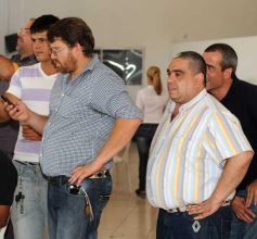 Foto de la galería: Ricky Maravilla brindó un show en Menor Hermanos SA