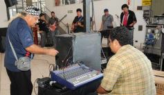 Foto de la galería: Ricky Maravilla brindó un show en Menor Hermanos SA