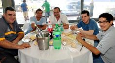 Foto de la galería: Ricky Maravilla brindó un show en Menor Hermanos SA