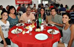 Foto de la galería: Ricky Maravilla brindó un show en Menor Hermanos SA