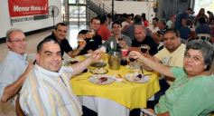 Foto de la galería: Ricky Maravilla brindó un show en Menor Hermanos SA