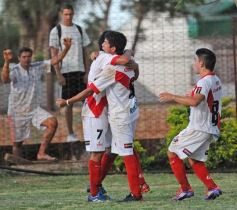 Foto de la galería: La "Franja" venció a Mitre por 4 a 1 y forzó a un tercer partido