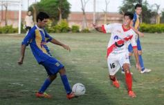 Sixto Fotografías. Deportes. Liga Posadeña A - La "Franja" venció a Mitre por 4 a 1 y forzó a un tercer partido
