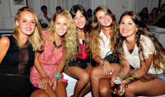 Foto de la galería: Cena, brindis y bailes en la previa del 2014