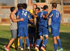 Foto de la galería: Bartolomé Mitre se consagró campeón de la temporada 2013 de la Liga Posadeña de Fútbol