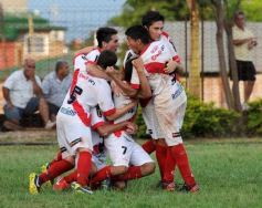 Foto de la galería: Bartolomé Mitre se consagró campeón de la temporada 2013 de la Liga Posadeña de Fútbol