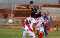 Foto de la galería: Bartolomé Mitre se consagró campeón de la temporada 2013 de la Liga Posadeña de Fútbol