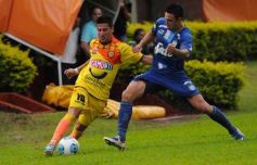 Sixto Fotografías. Deportes. B Nacional - Crucero del Norte 1-Atlético Tucumán 1