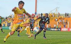 Sixto Fotografías. Deportes. B Nacional - Crucero del Norte 0-Gimnasia de Jujuy 0