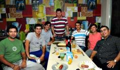 Sixto Fotografías. Sociedad. Día del Trabajador - Empleados de la estación de servicio YPF de Adolfo Sartori celebraron el Día del Trabajador