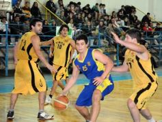 Sixto Fotografías. Deportes. Torneo Provincial - Tirica venció a Mitre como visitante por 68-65 y recuperó la ventaja
