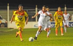 Sixto Fotografías. Deportes. B Nacional - Crucero del Norte 1-Huracán de Parque Patricios 0