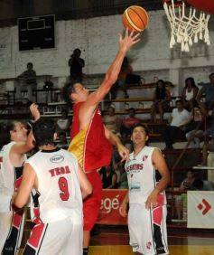 Foto de la galería: Tokio se impuso ante Regatas Resistencia por 85-78
