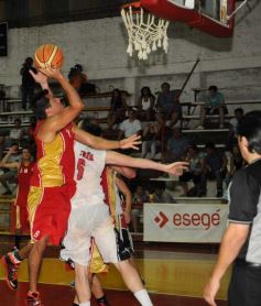Foto de la galería: Tokio se impuso ante Regatas Resistencia por 85-78