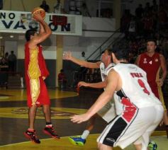 Foto de la galería: Tokio se impuso ante Regatas Resistencia por 85-78