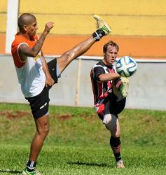 Foto de la galería: Crucero del Norte y Ex Alumnos 185 no se sacaron ventaja