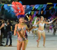 Foto de la galería: Desfile de Carnaval en Itaembé Miní