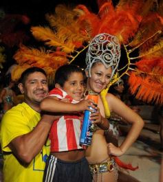 Foto de la galería: Desfile de Carnaval en Itaembé Miní